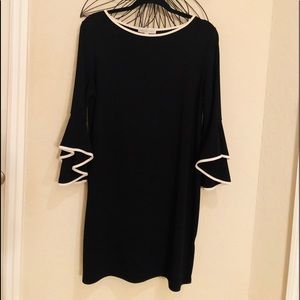 BLACK & WHITE BELL SLEEVE MINI DRESS